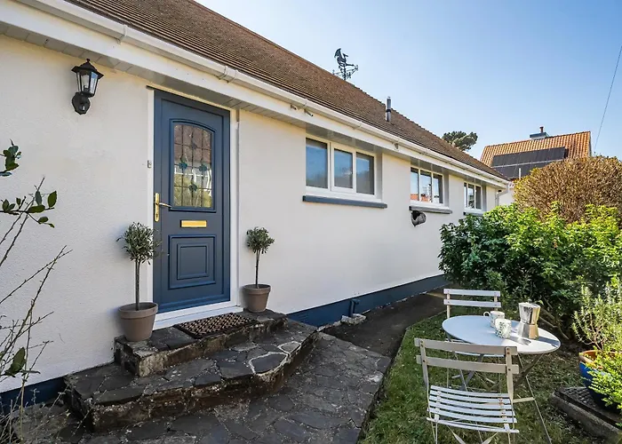 Spacious One Bed Apartment In A Quiet Leafy Close.