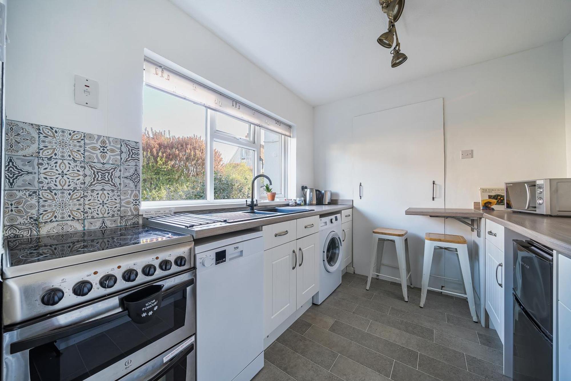 Spacious One Bed In A Quiet Leafy Close.